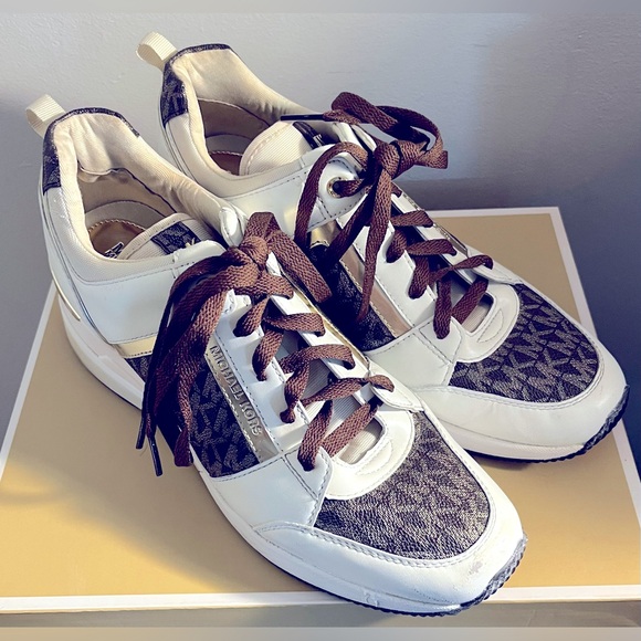 MICHAEL Michael Kors Shoes - MICHAEL MICHAEL KORS Metallic Logo And Leather Trainers. Size (10).